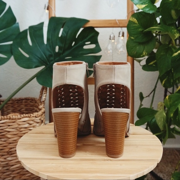 •LAST 3//Gold Coast Beige Chunky Heels• - Picture 7 of 8